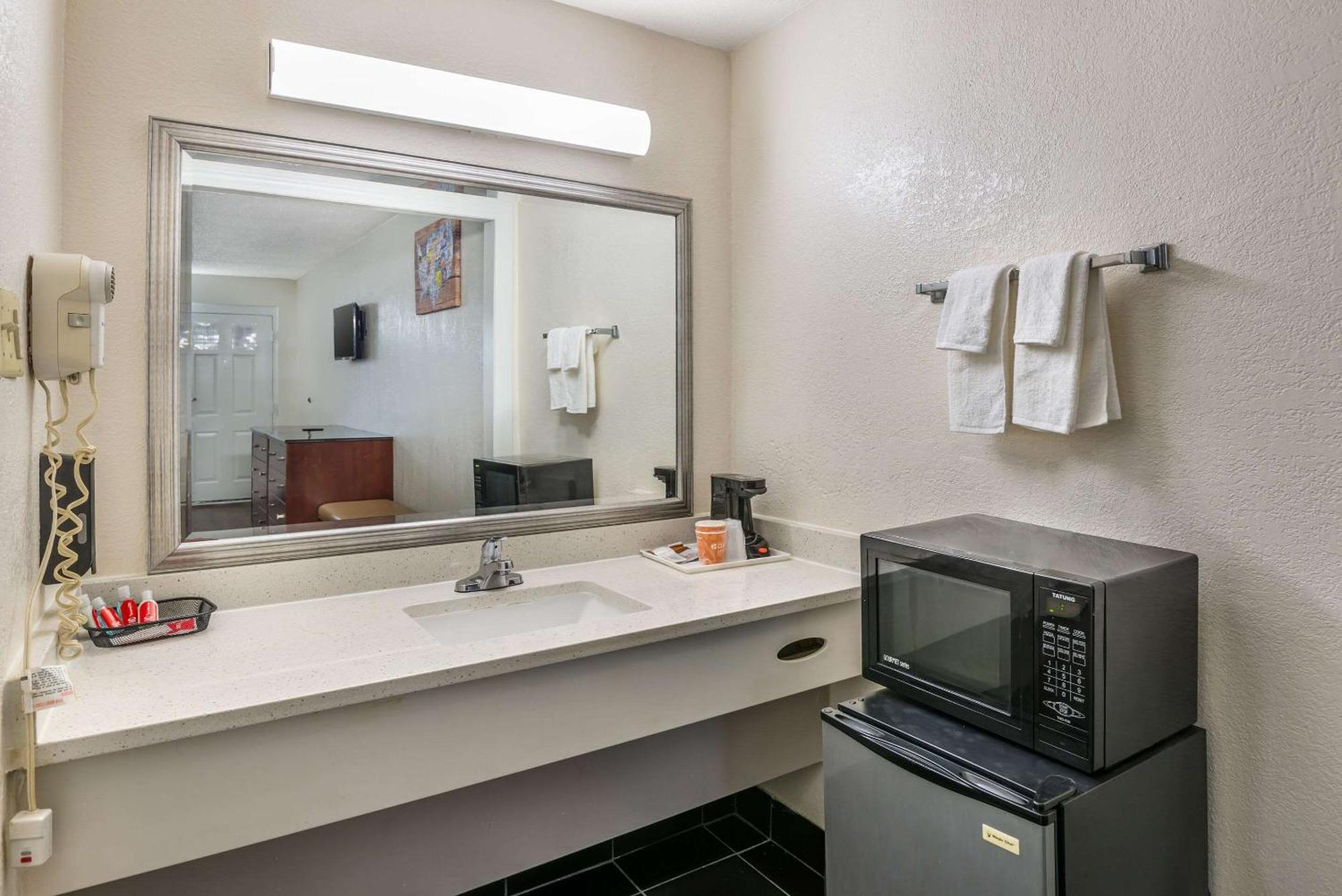 Econo Lodge Richmond-North Chesterfield Exteriör bild